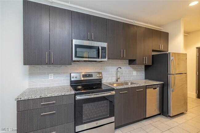 Foto del edificio - 1702 W 28th St