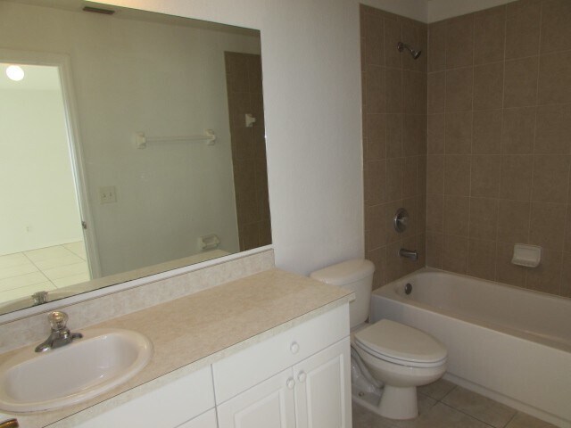 Building Photo - 1238 Denver St E