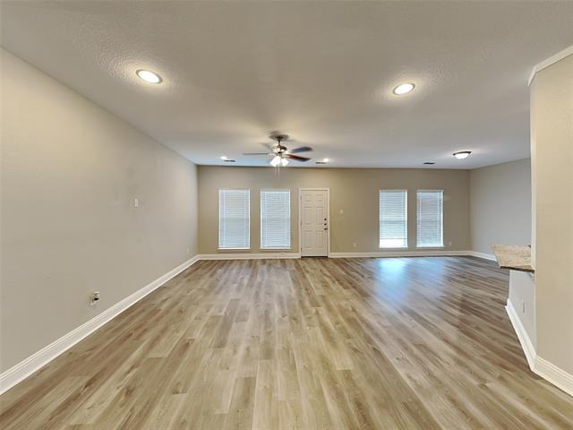 Building Photo - 933 Woodcrest Dr