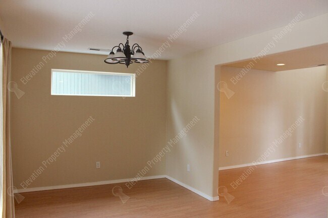 Foto del edificio - 63325 NW Lavacrest St