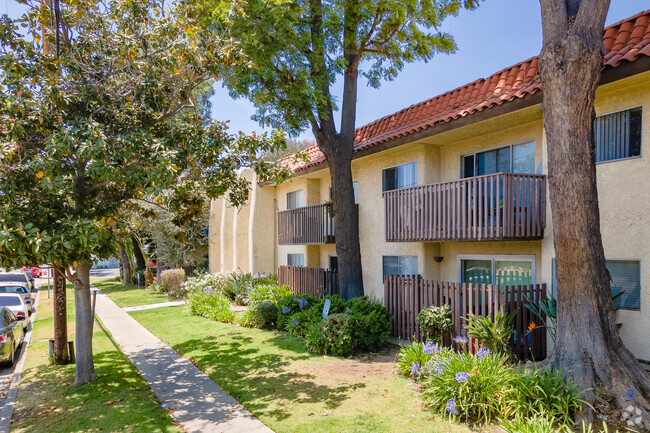 Foto del edificio - Monterey Apartments