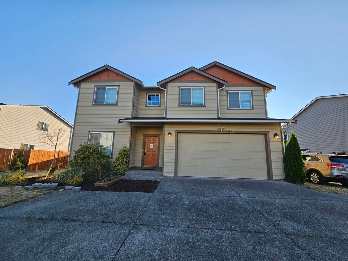 Primary Photo - Spacious move in ready 5+bedroom 2.5-bathr...