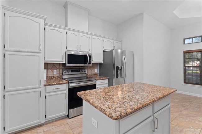 Building Photo - 31 Midlands Cir