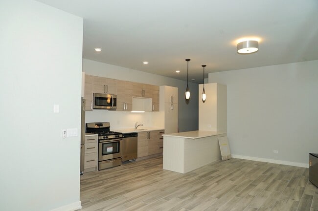 Building Photo - 6138 S University Ave