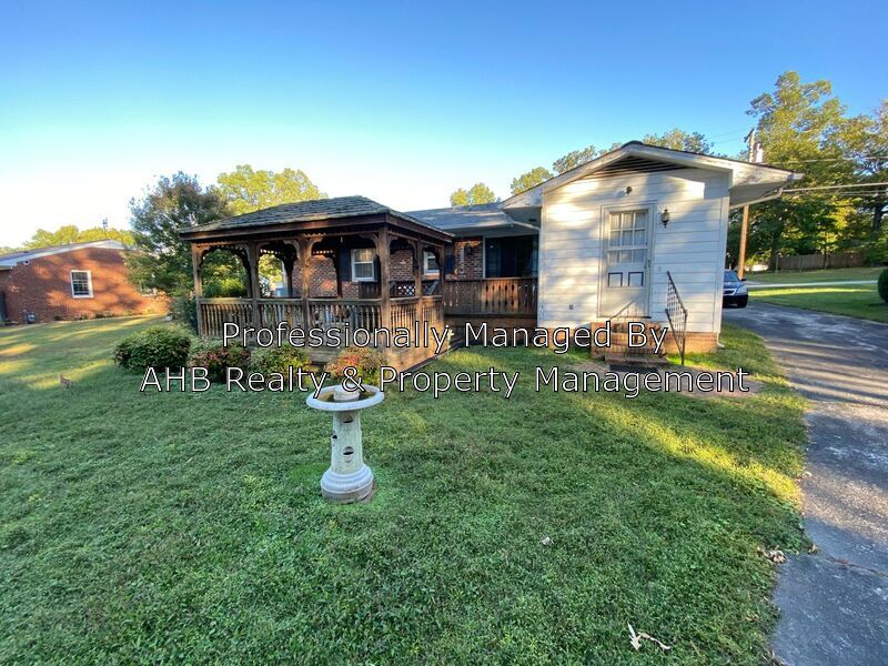 Primary Photo - 506 Laurel Hill Dr