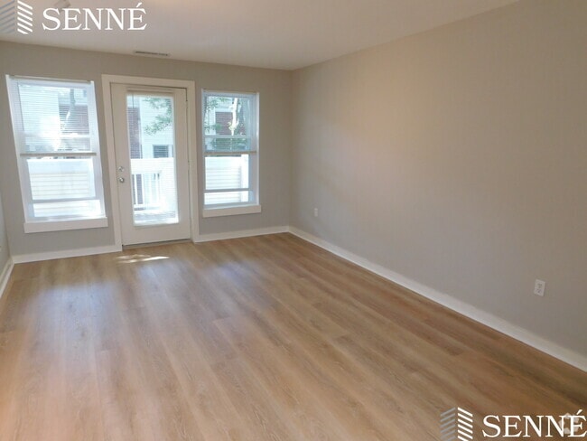 Building Photo - 218 Thorndike St
