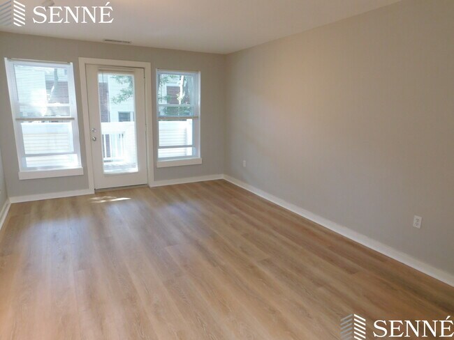 Building Photo - 218 Thorndike St