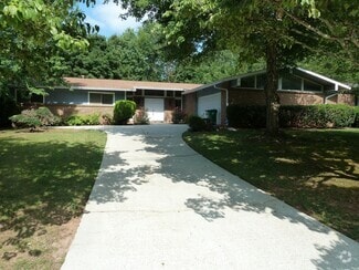 Building Photo - 423 Rock Meadow Dr