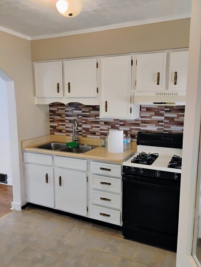 Foto del edificio - 369 Mayville Ave