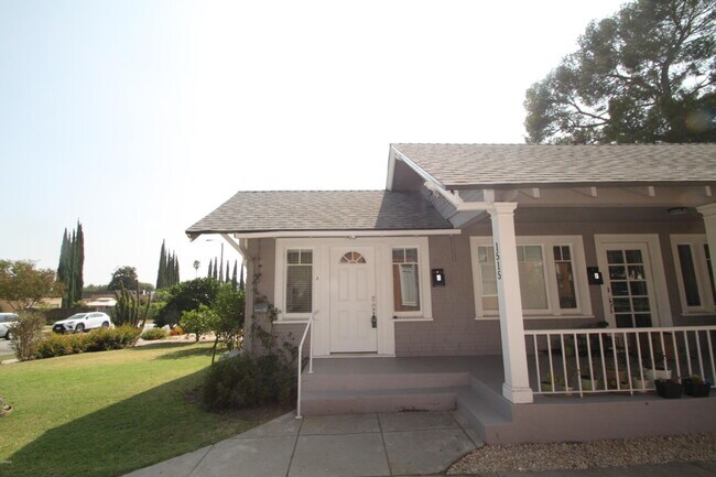 Building Photo - 1515 N Oxford Ave