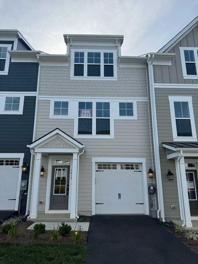 Foto principal - New Construction Townhouse for Lease with ...