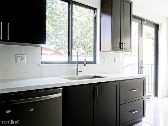 Foto del edificio - 753 NW 22nd Pl