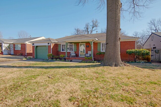 Building Photo - 2653 S Vandalia Ave