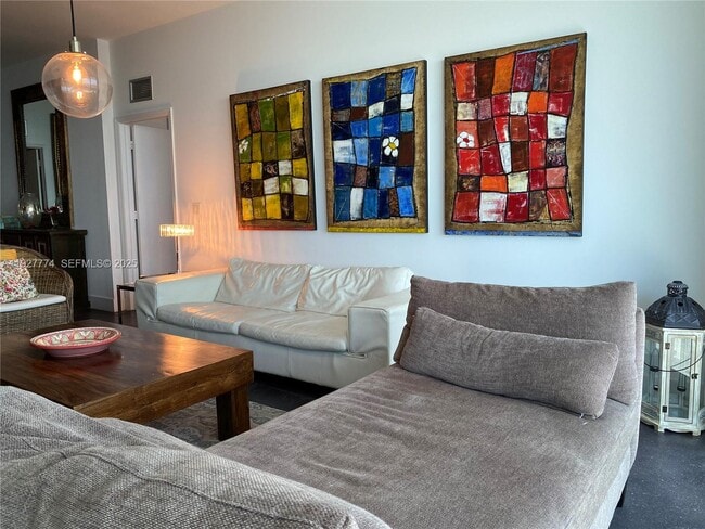 Foto del edificio - 7901 Hispanola Ave