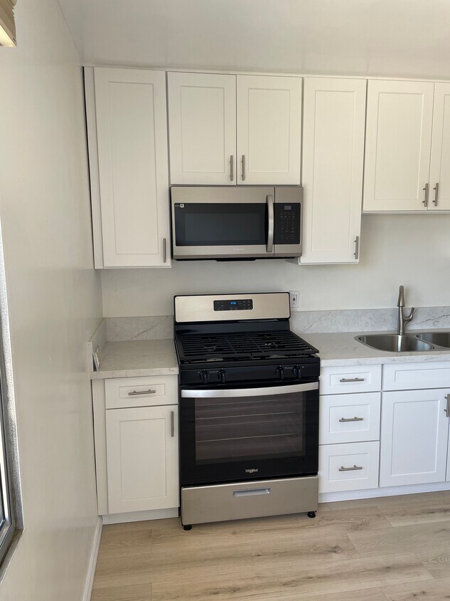 Unit 4611 Kitchen - 4611 Altadena Ave