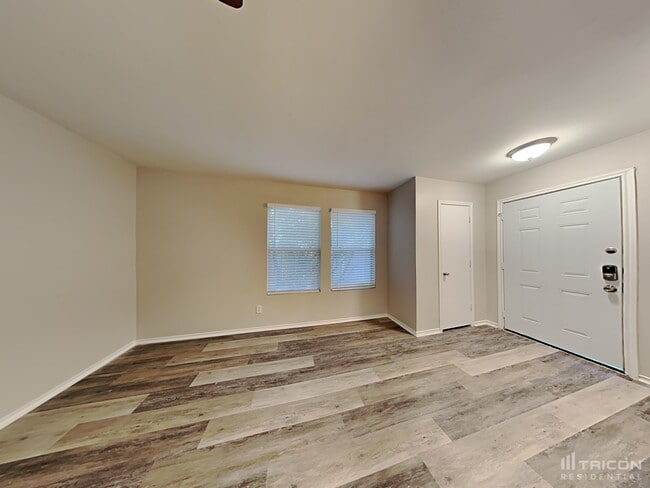 Building Photo - 160 Hanging Moss Dr