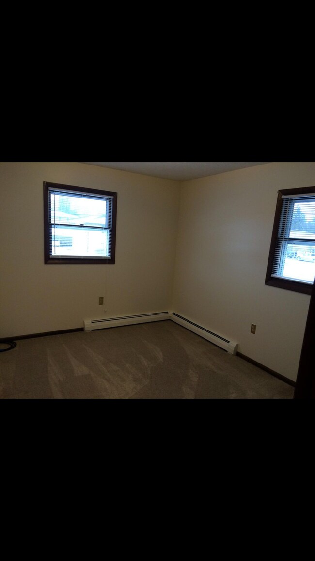 Building Photo - 862 Cook Ave