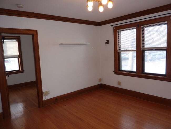 Building Photo - 1752 Shields Ave