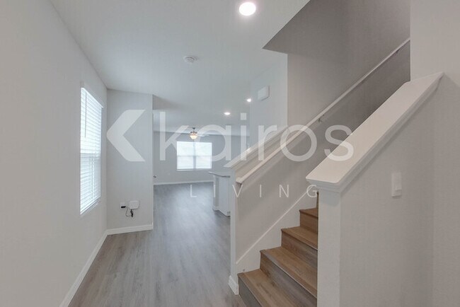 Building Photo - 8644 SW 44th Ct