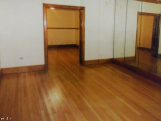 Foto del edificio - 8619 S Exchange Ave