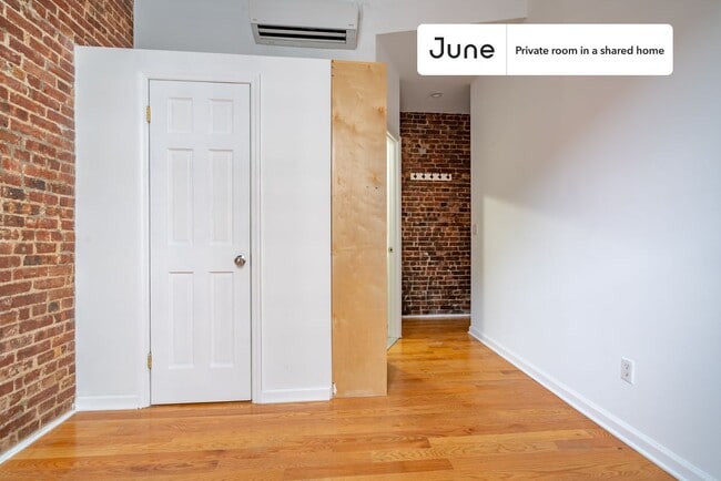 Building Photo - Room in Shared 4 bed/4 bath home