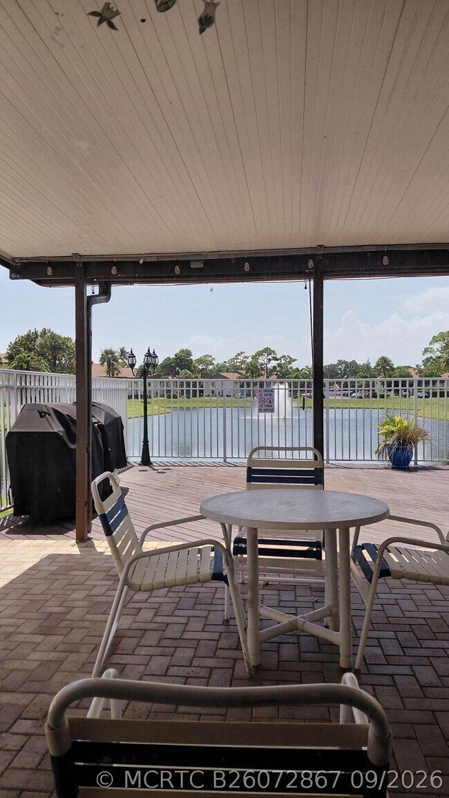 Foto del edificio - 5991 Whispering Pine Way