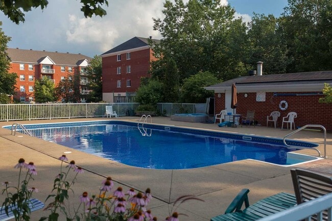 Photo du bâtiment - Faubourg de la Pointe and Domaine Laudance Apartments
