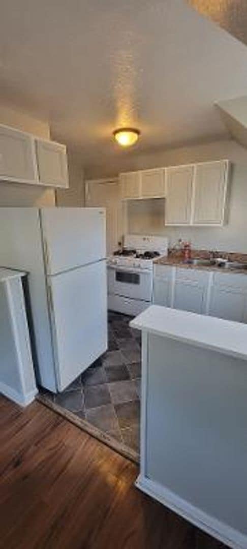 Building Photo - Spacious One Bedroom with ALL Utilities in...