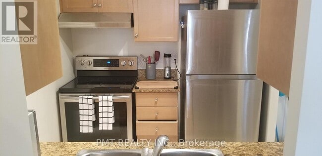 Building Photo - 323 Richmond St E