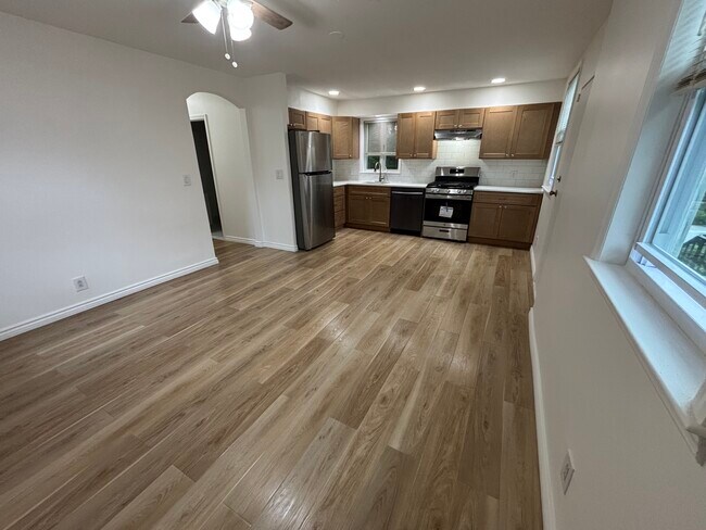 Foto del edificio - 102 Woodland Ave