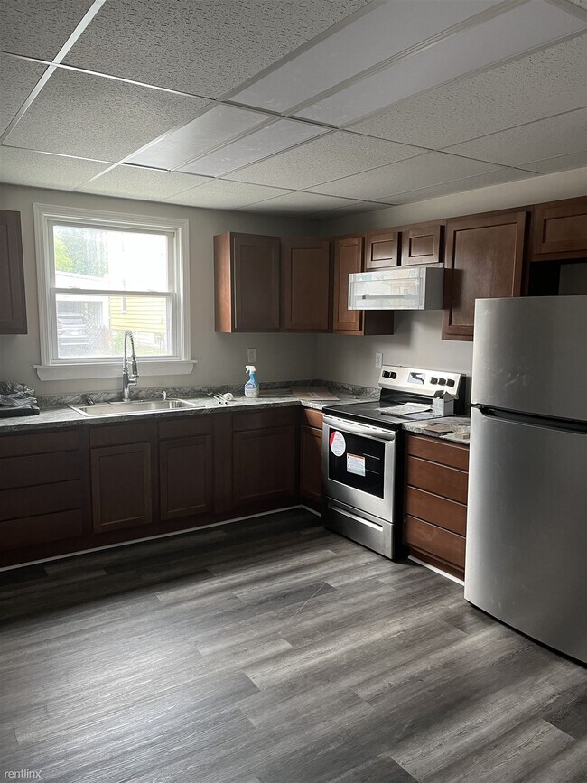 Building Photo - 1 br, 1 bath Duplex - 114 West Madison Ave...