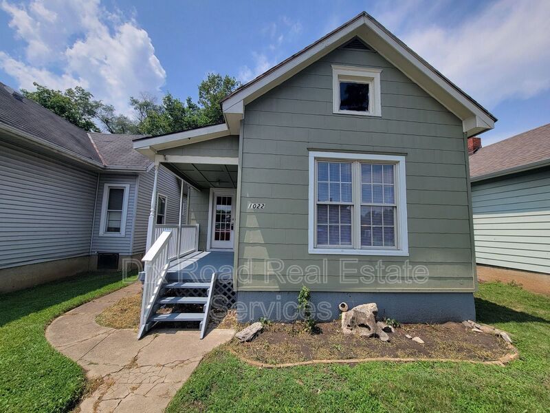 Primary Photo - 1022 Auburn St