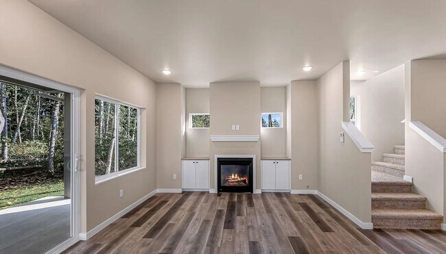 Building Photo - Newer 3 Bedroom, 2.25 Bathroom!