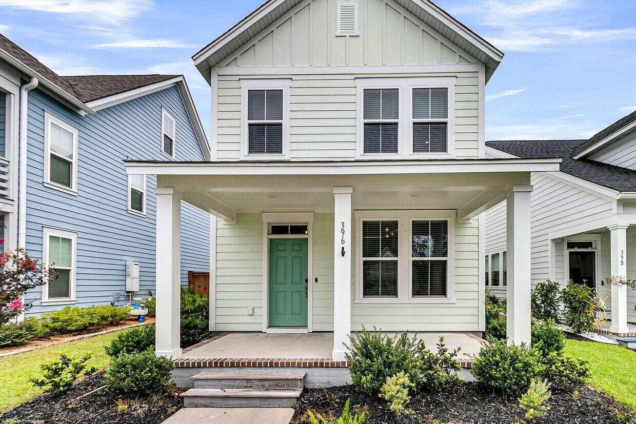 Primary Photo - Must see 3 bedroom, 2.5 bath Home in Midto...