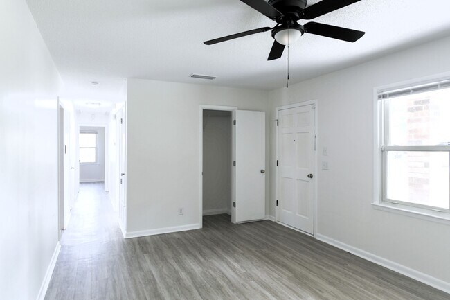 Foto del edificio - 637 McDowell Rd