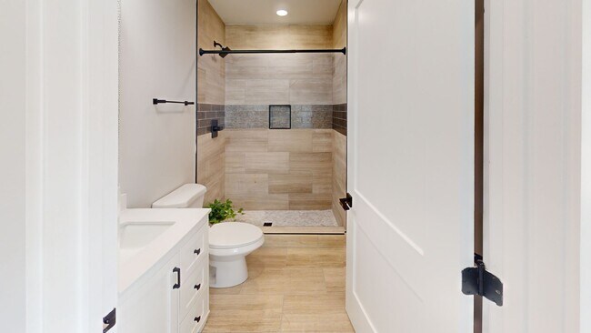 Foto del edificio - 5BR Townhome in Fort Sanders | Walk to UTK
