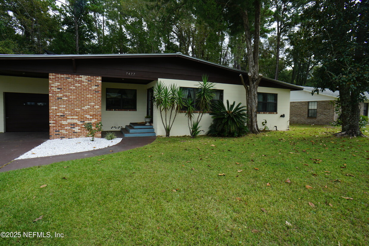 Primary Photo - 7477 Greenway Dr