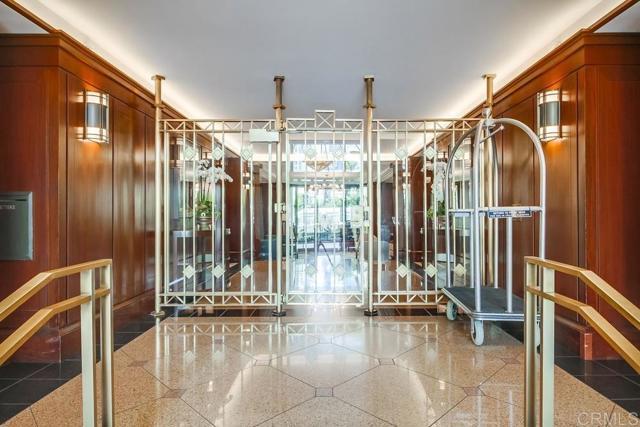 Foto del edificio - 500 W Harbor Dr