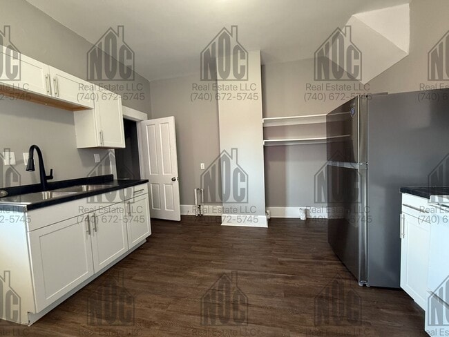 Building Photo - 440-440 Locust St