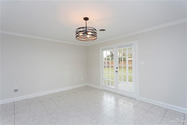 Foto del edificio - 1613 Tulip Ave