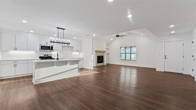 Building Photo - 120 N Adler Ave
