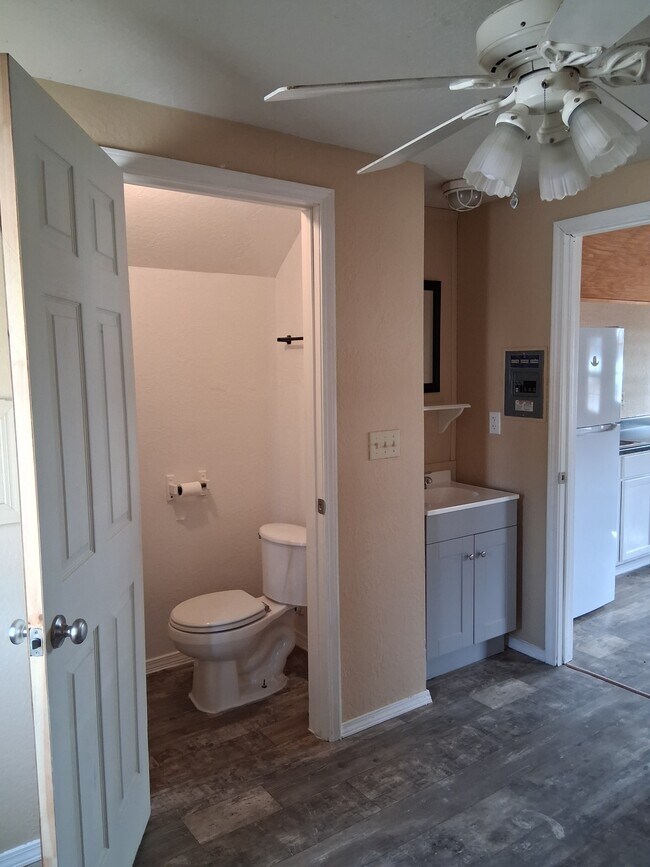 Building Photo - 65400 E 250 Rd