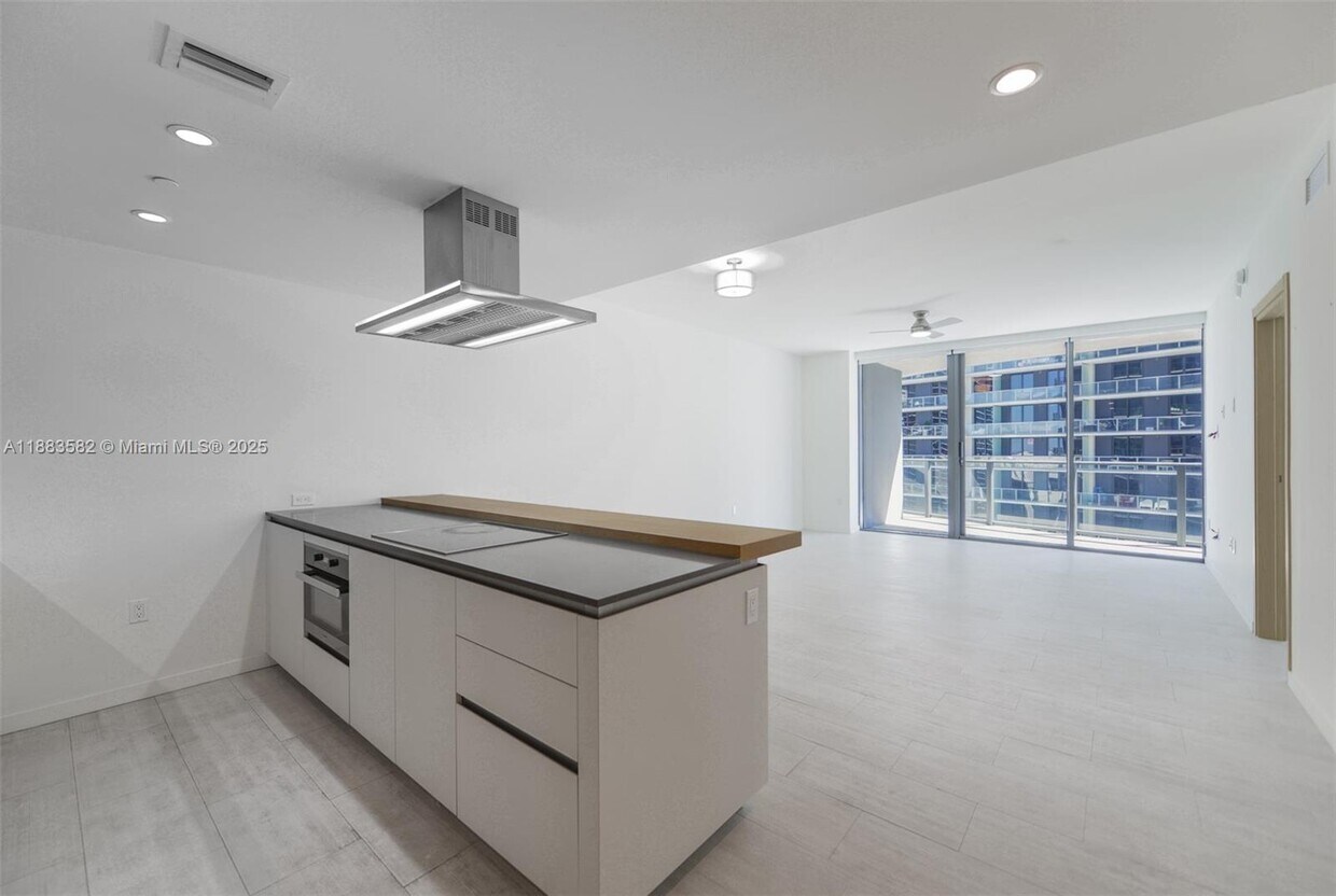 Primary Photo - 1000 Brickell Plaza