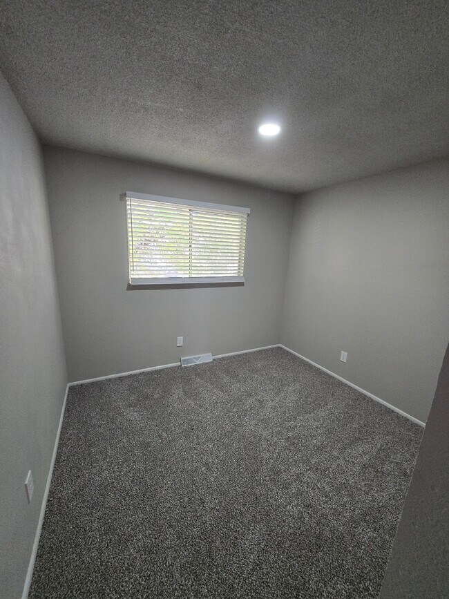 Foto del edificio - 4711 Bella Dr