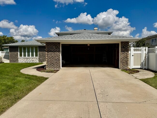 Building Photo - 8440 Anvil Pl