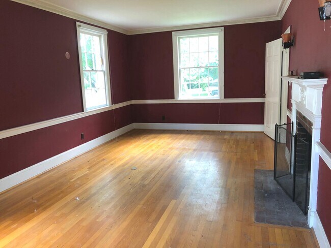 Building Photo - 4843 Butterworth Pl NW