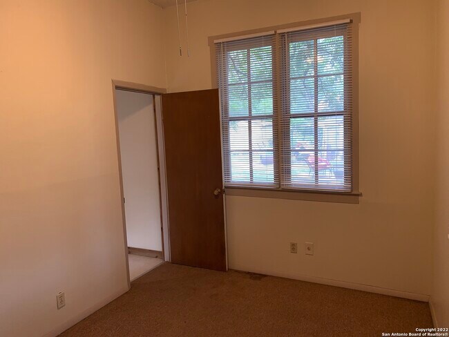 Building Photo - 1107 Avant Ave