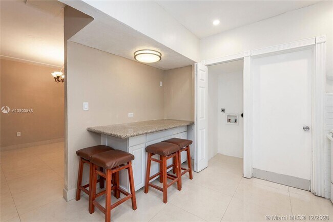 Foto del edificio - 9025 Garland Ave