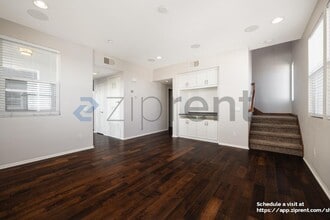 Building Photo - 3048 Beachwood Blf Wy