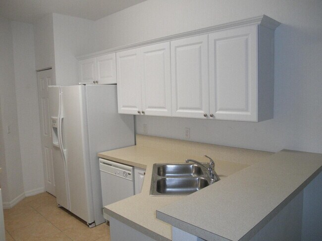 Building Photo - 909 Pipers Cay Dr